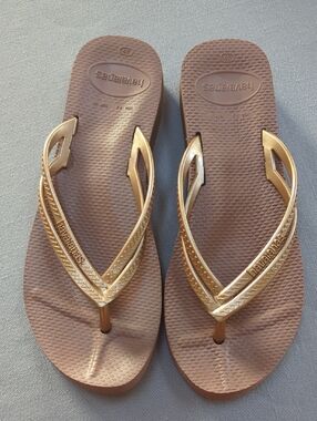 Havaianas Women's Brown Flip Flops with Rose Gold Straps